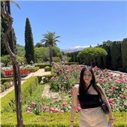 Graduada en Historia y terminando el Máster en Profesorado de Educación Secundaria. Puedo dar clase desde Primaria hasta Bachiller